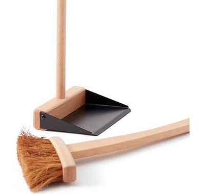 Ξύλινη σκούπα με φαράσι Kids Concept στο Bebe Maison