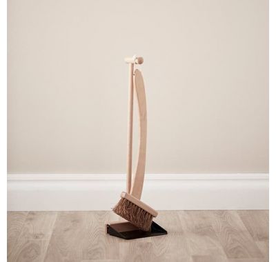 Ξύλινη σκούπα με φαράσι Kids Concept στο Bebe Maison