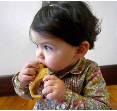 Μασητικό βραχιολάκι Olie & Carol  από φυσικό καουτσούκ ελαφάκι Olive στο Bebe Maison