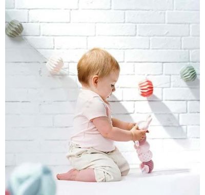 Υφασμάτινη κάμπια Nattou Lapidou κουδουνίστρα ροζ στο Bebe Maison