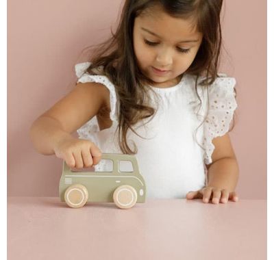 Ξύλινο αυτοκινητάκι van Little Dutch λαδί στο Bebe Maison