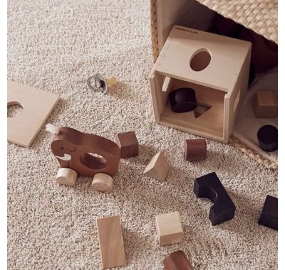 Ξύλινος κύβος ταξινόμησης σχημάτων Kids concept στο Bebe Maison