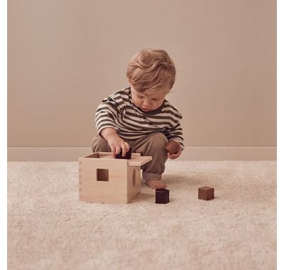Ξύλινος κύβος ταξινόμησης σχημάτων Kids concept στο Bebe Maison