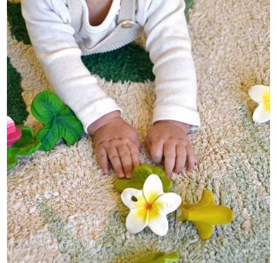 Μασητικό Chewy από φυσικό καουκτσούκ Olie & Carol Hawai the Flower στο Bebe Maison
