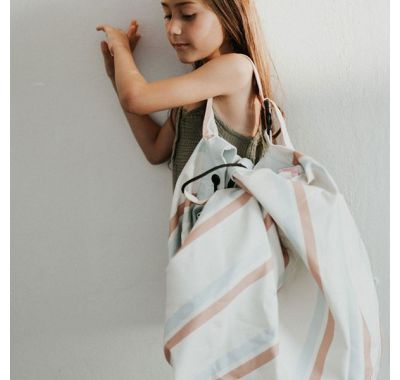 Αδιάβροχο στρώμα παιχνιδιού και τσάντα 2 σε 1 PLAY&GO Outdoor Stripes στο Bebe Maison