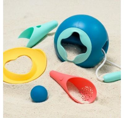 Σετ παιχνιδιού σε τσάντα παραλίας με μικρό κουβαδάκι, φτυάρι-σίτα και "μαγικό σχήμα" Quut στο Bebe Maison