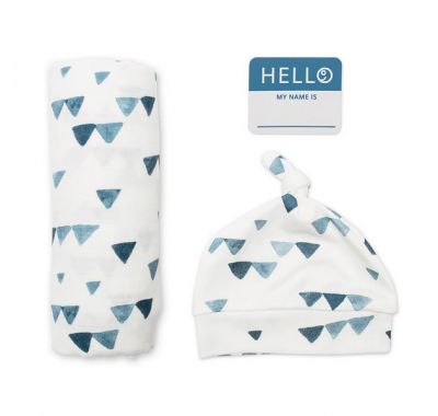 Lulujo Hello World navy triangles newborn gift set στο Bebe Maison