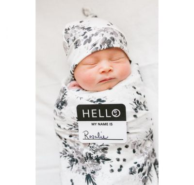 Σετ δώρου για νεογέννητο Lulujo Hello World black floral στο Bebe Maison