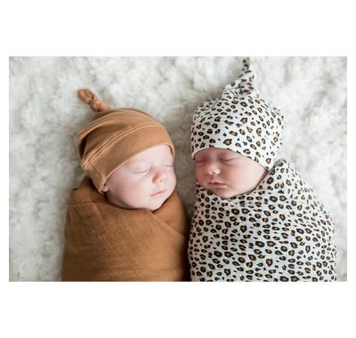 Σετ δώρου για νεογέννητο Lulujo Hello World leopard στο Bebe Maison