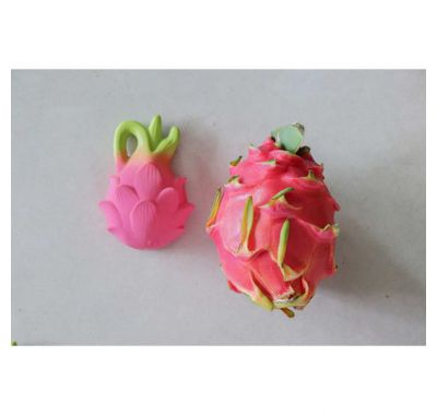 Μασητικό από φυσικό καουκτσούκ Oli & Carol Fucsia the dragonfruit στο Bebe Maison