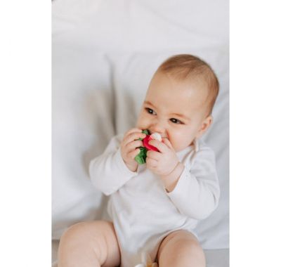 Μασητικό Chewy από φυσικό καουτσούκ Olie & Carol Ramonita the radish στο Bebe Maison