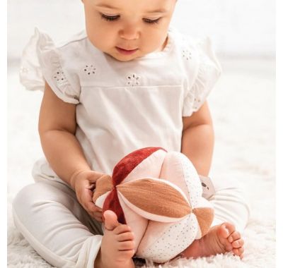 Υφασμάτινη μπάλα Nattou Lapidou με ήχους και χειρολαβές ροζ στο Bebe Maison