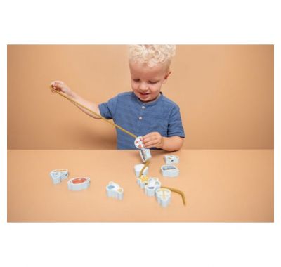 Σετ 11 ξύλινες φιγούρες με κορδόνια Little Dutch Sailors bay στο Bebe Maison