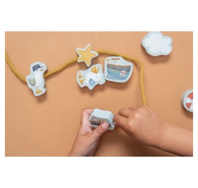Σετ 11 ξύλινες φιγούρες με κορδόνια Little Dutch Sailors bay στο Bebe Maison