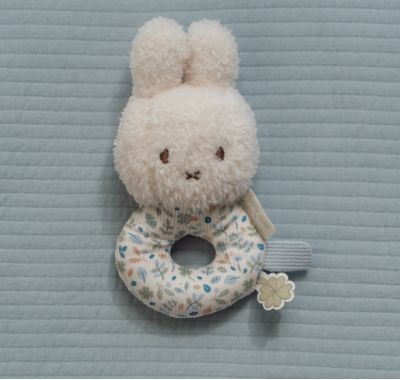 Υφασμάτινη κουδουνίστρα Little Dutch Miffy - Lucky Leaves στο Bebe Maison