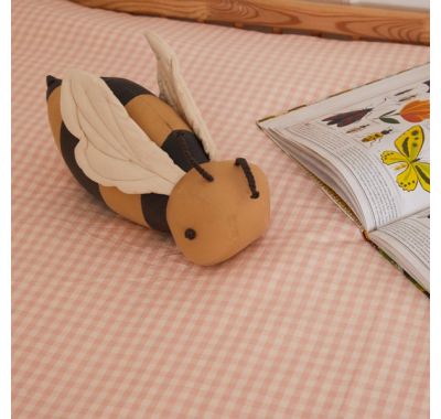 Μαξιλάρι Lorena Canals Buzzy Bee στο Bebe Maison