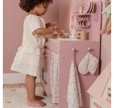 Ξύλινη κουζίνα Little Dutch με αξεσουάρ παιχνιδιού Ροζ FSC στο Bebe Maison