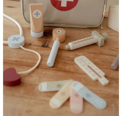 Βαλιτσάκι γιατρού Litttle Dutch με ξύλινα εργαλεία FSC στο Bebe Maison