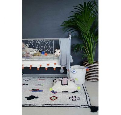 Μαξιλάρι Lorena Canals Cross λευκό-ροζ στο Bebe Maison