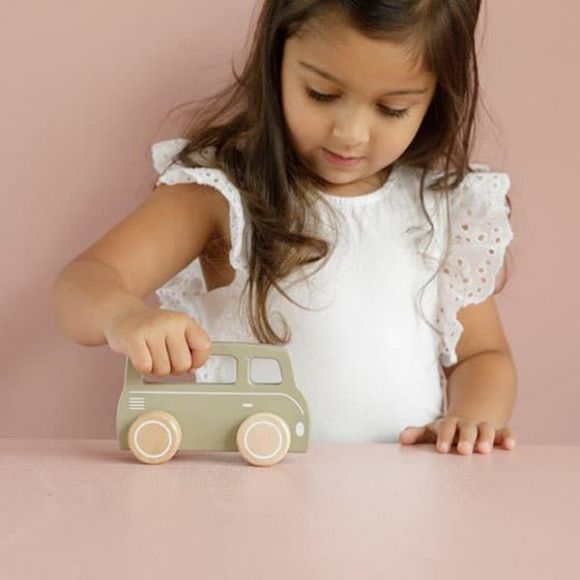 Ξύλινο αυτοκινητάκι van Little Dutch λαδί στο Bebe Maison
