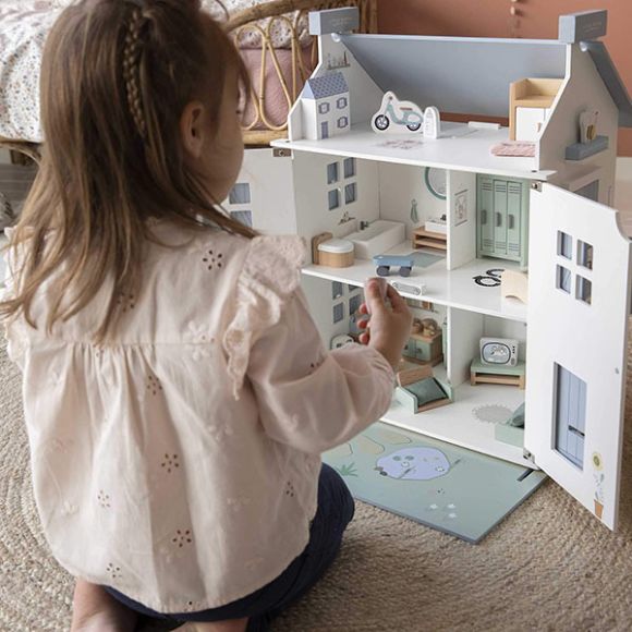 Little Dutch wooden dollhouse στο Bebe Maison