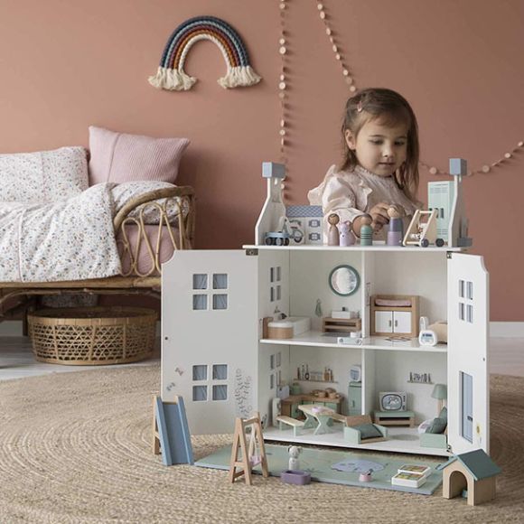 Little Dutch wooden dollhouse στο Bebe Maison