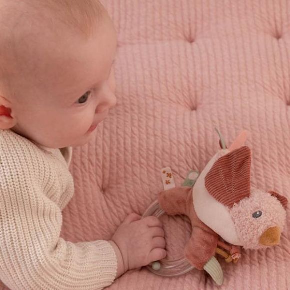 Υφασμάτινη κουδουνίστρα Little Dutch με κρίκο flowers & butterflies στο Bebe Maison