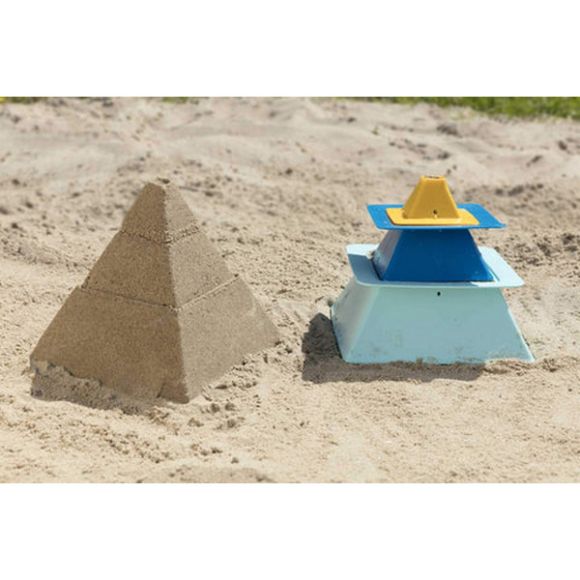 Χτίζω "Πυραμίδα" στην άμμο Quut στο Bebe Maison