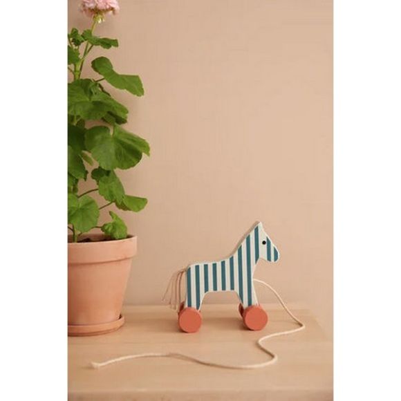 Ξύλινη τρεχαλίτσα αλογάκι Kids Concept Carl Larsson ριγέ στο Bebe Maison