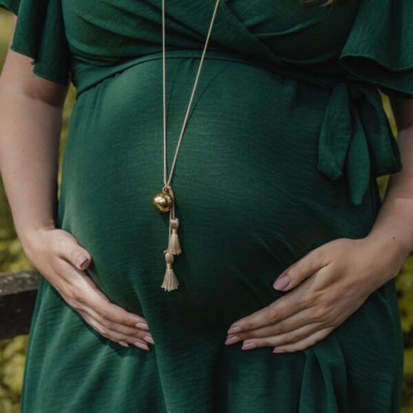 Μενταγιόν εγκυμοσύνης ProudMama Anais Gold στο Bebe Maison
