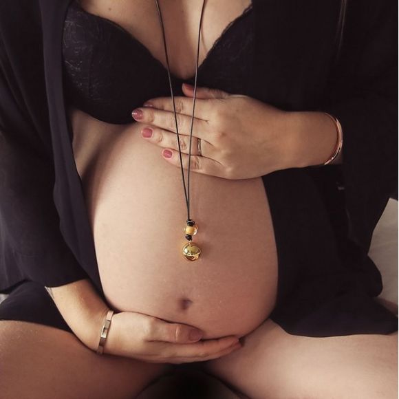 Μενταγιόν εγκυμοσύνης ProudMama Bola Sofie Rose Gold πατουσάκια στο Bebe Maison