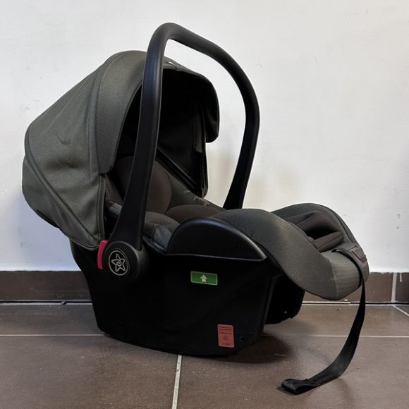 Παιδικό κάθισμα αυτοκινήτου Bebe Stars Nammas olive out of the box στο Bebe Maison