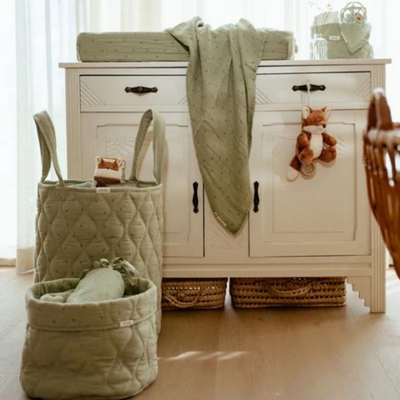 Καλάθι αλλαξιέρας  Little Dutch καπιτονέ μικρό Pure Sage στο Bebe Maison Καλάθι αλλαξιέρας  Little Dutch καπιτονέ μικρό Pure Sage στο Bebe Maison