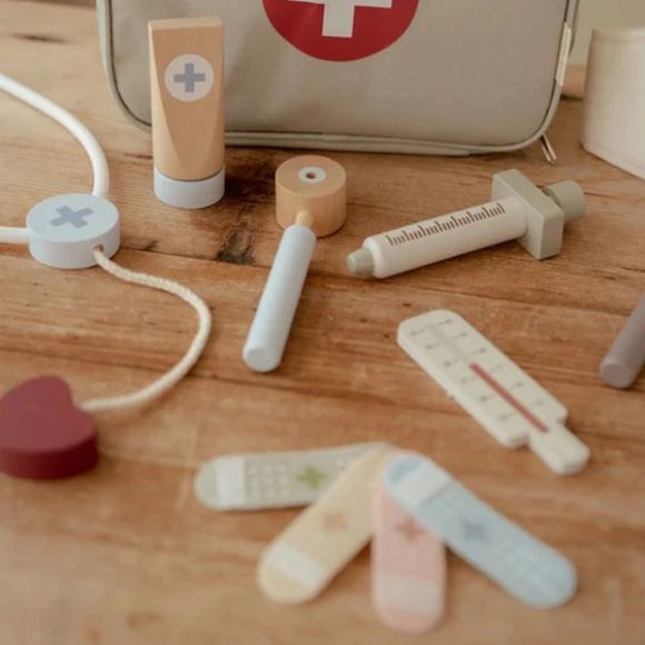 Βαλιτσάκι γιατρού Litttle Dutch με ξύλινα εργαλεία FSC στο Bebe Maison