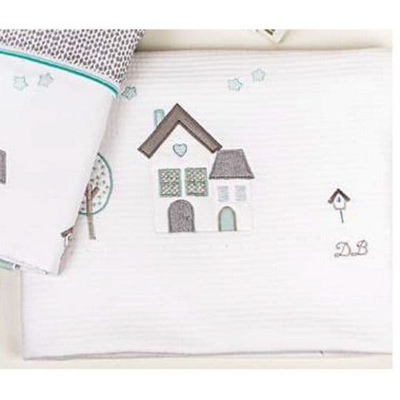 Απαλή κουβέρτα πικέ κρεβατιού Picci από τη συλλεκτική σειρά Dili Best σχέδιο Urban Smile white/aqua στο Bebe Maison