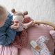 Υφασμάτινη κούκλα μωρού Little Dutch σε καλαθούνα Rosa στο Bebe Maison
